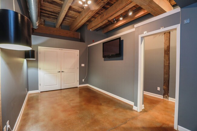 Building Photo - 815 Porter St