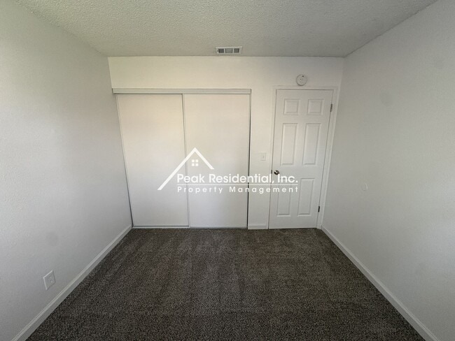 Building Photo - Spacious Fair Oaks 2bd/1ba Duplex with 1 Car Garage