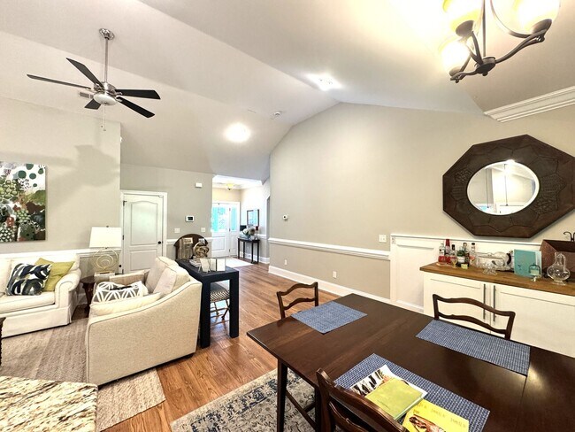 Building Photo - Stunning Home with an Upstairs Apartment or In-law Suite
