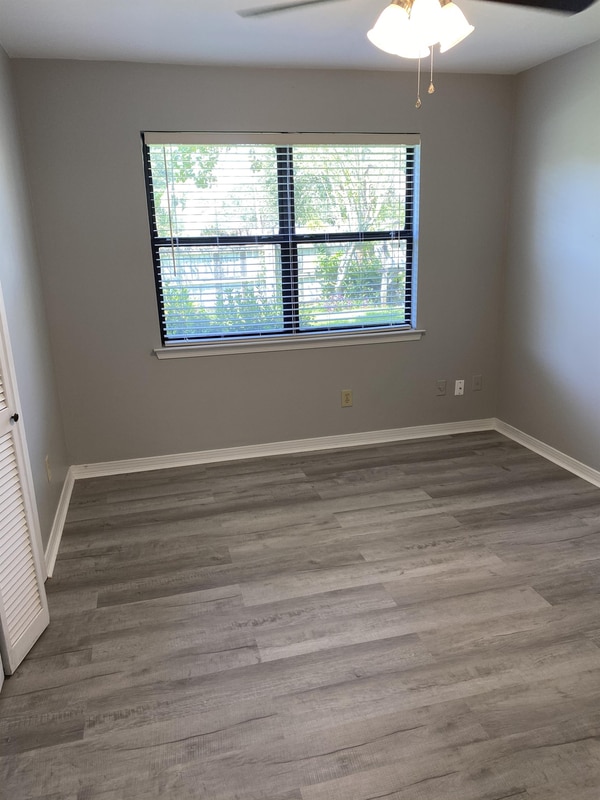 Building Photo - 200 Autumn Dr