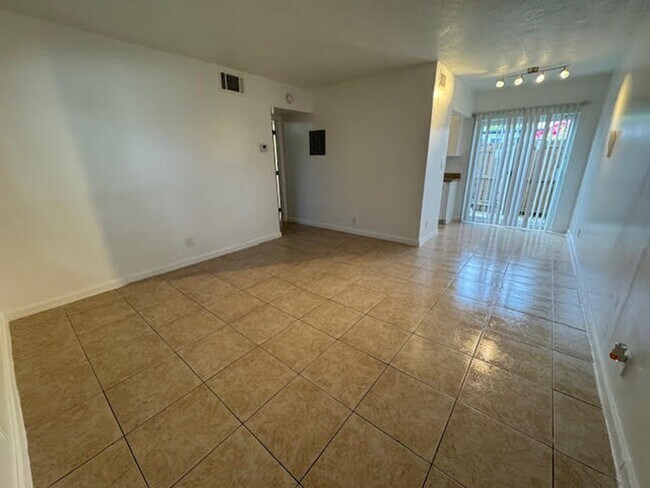 Building Photo - 100 SW 10th St Ft. Lauderdale, FL 33315
