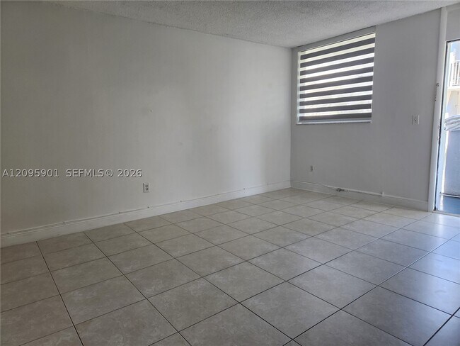 Building Photo - 1801 S Treasure Dr