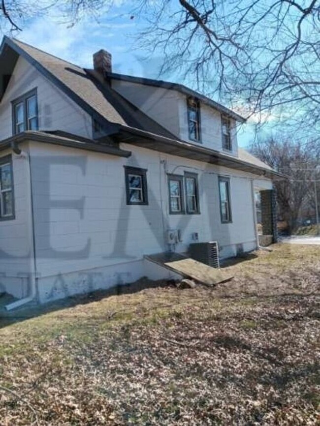 Building Photo - 304 E Monroe St Buckner MO 64016 - 4 bed/ ...