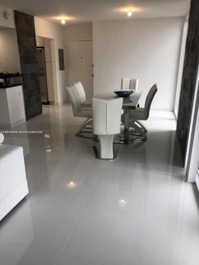 Building Photo - 2030 S Ocean Dr