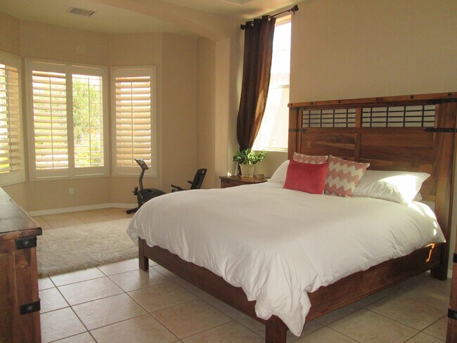 Building Photo - Unfurnished - 1 Year Rental