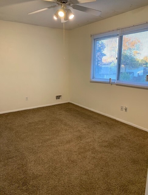 Building Photo - 6412 83rd Ct N