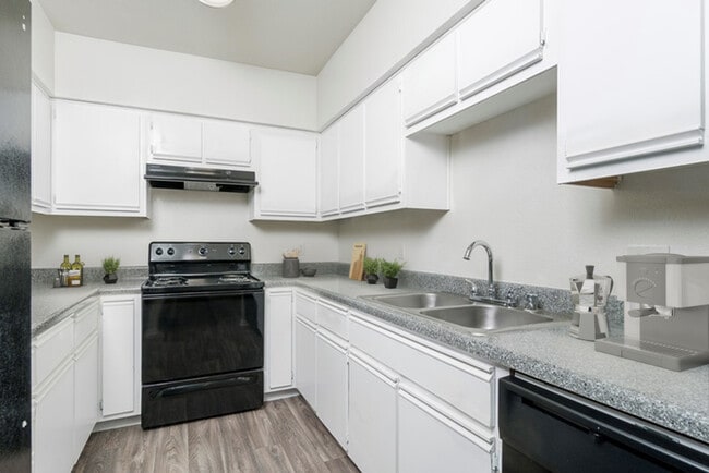 Building Photo - Aria on Mill