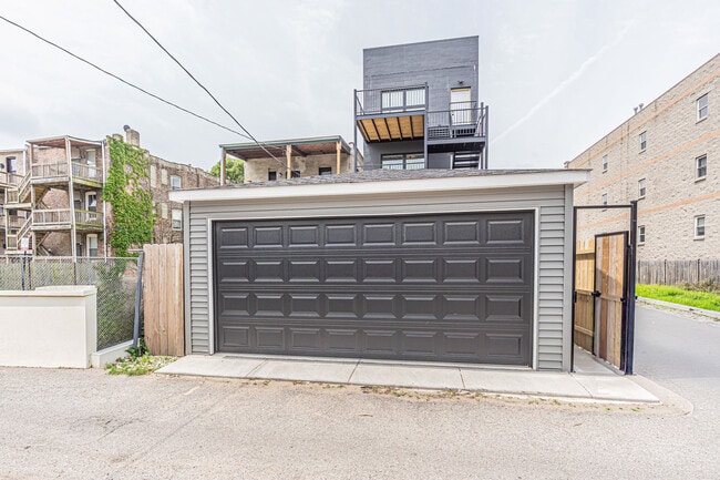 Building Photo - 4827 S St Lawrence Ave
