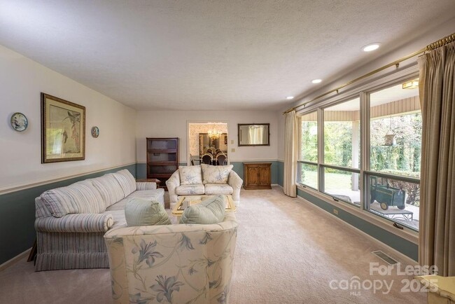 Building Photo - 102 Arbor Ln