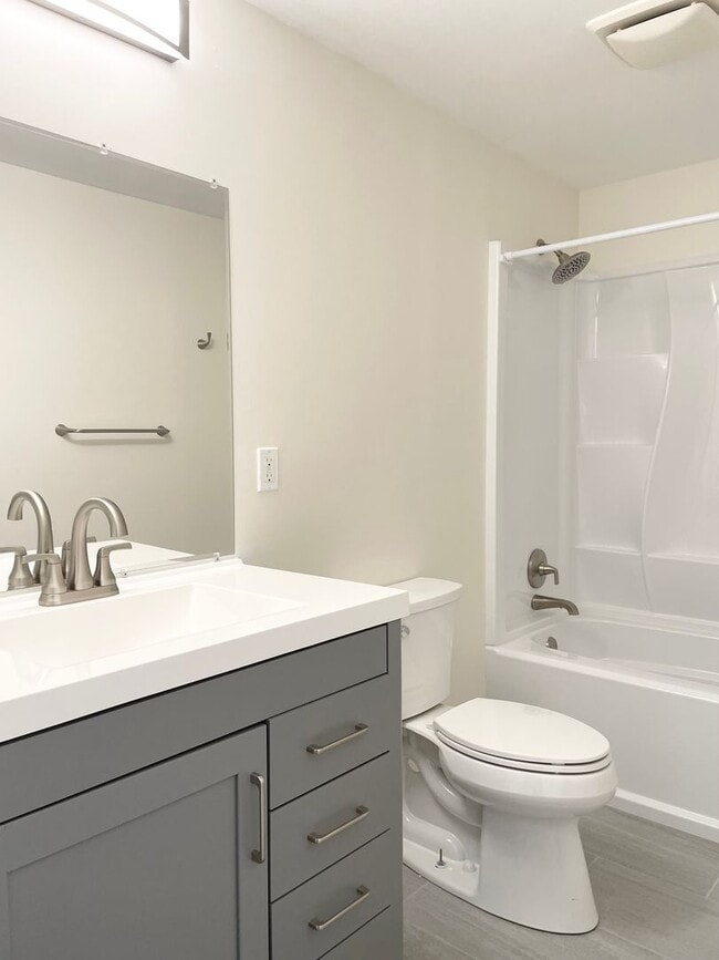 Building Photo - Remodeled 3+1 Bed 2 Bath Rambler in Juanita