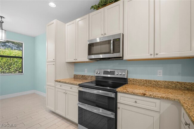 Building Photo - 15820 Portofino Springs Blvd