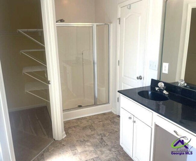 Building Photo - 208 Apple Ct