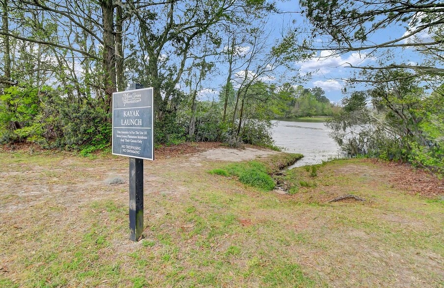 Building Photo - 236 Emerald Isle Dr