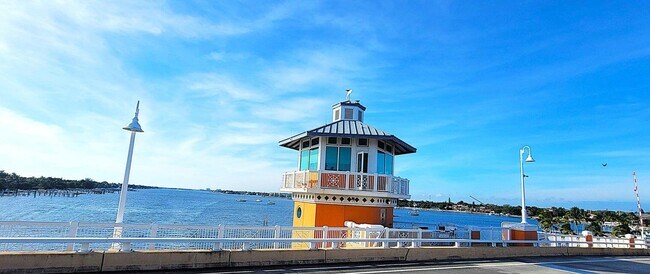 Building Photo - 890 N Federal Hwy