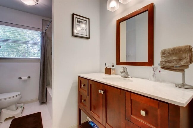 Building Photo - 6709 Columbia Dr