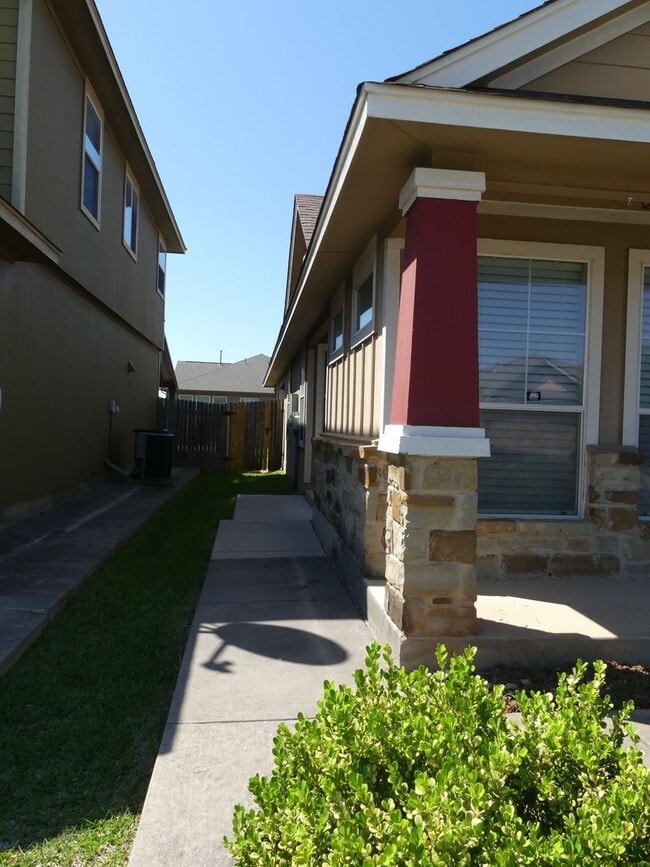 Building Photo - PRICE DROP !!