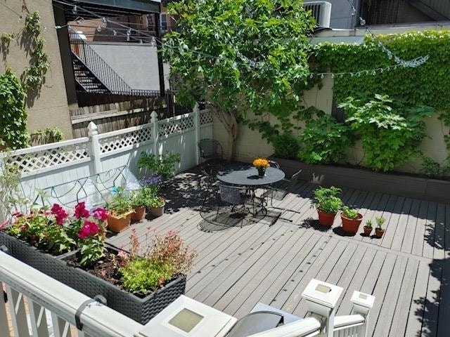 Primary Photo - 403 Adams St