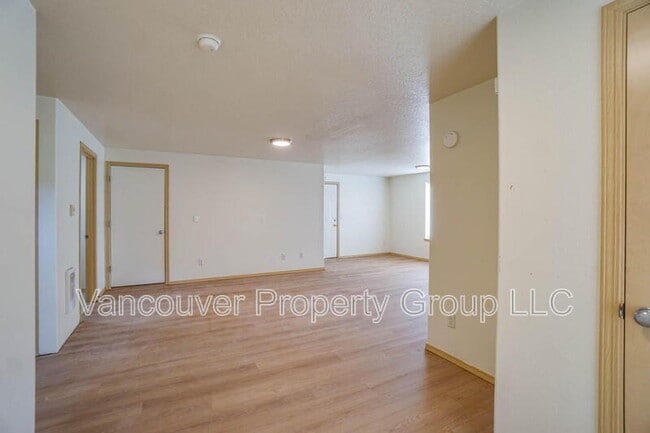 Building Photo - 1100 W 30th St