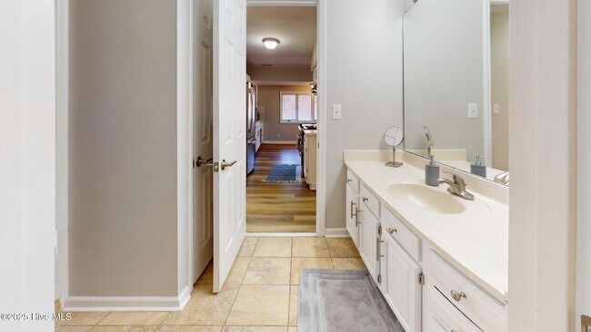 Building Photo - 704 Dover St