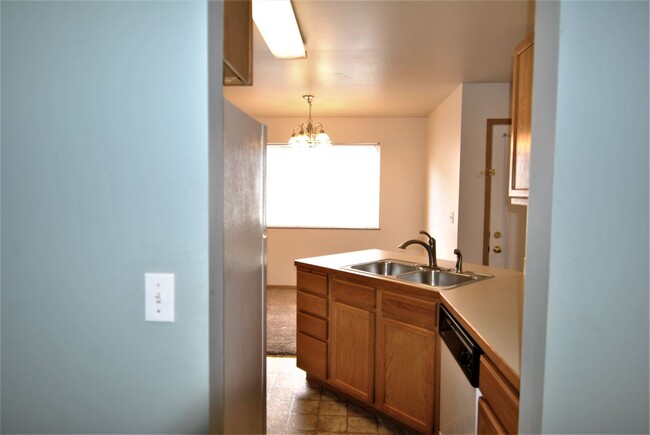 Building Photo - 2-Bed, 1-Bath Condo in East Wenatchee