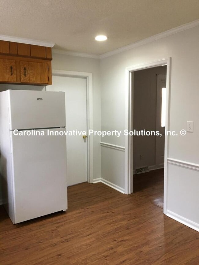 Building Photo - 7622 Helmdale Ave