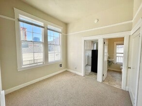Building Photo - Adorable studio in the Heart of Hayes Vall...