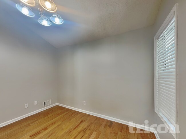 Building Photo - 118 Valleydale Dr