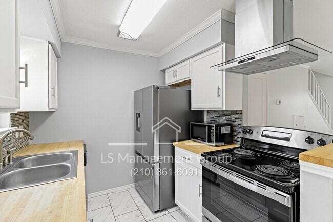 Building Photo - 403 Rene Levy
