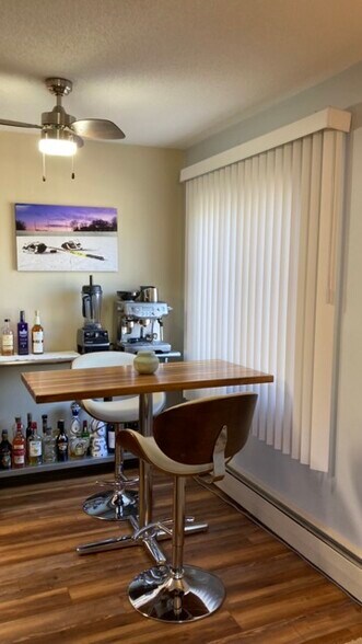 Building Photo - 3236 Garfield Ave