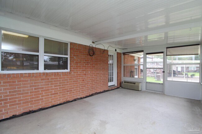 Building Photo - 7190 Pennington Dr
