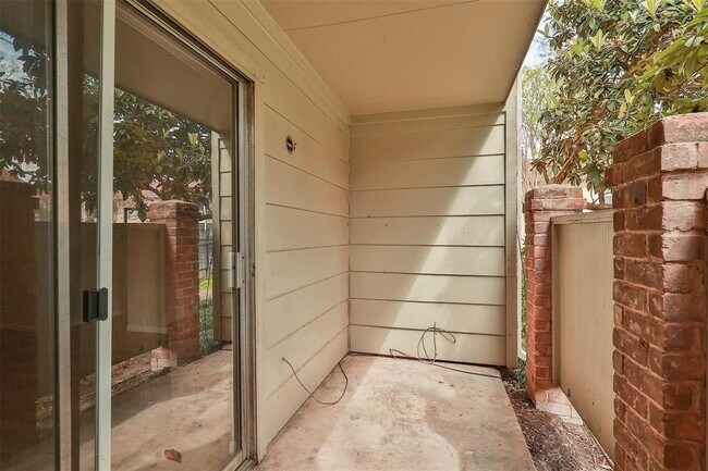 Building Photo - 2800 Jeanetta St