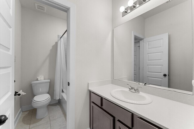Building Photo - 15026 La Strada Dr
