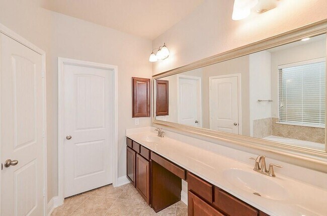 Building Photo - 19323 Hays Spring Dr