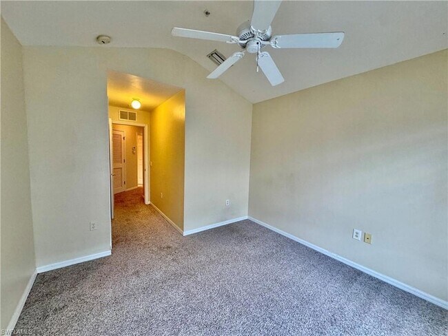Building Photo - 860 Hampton Cir