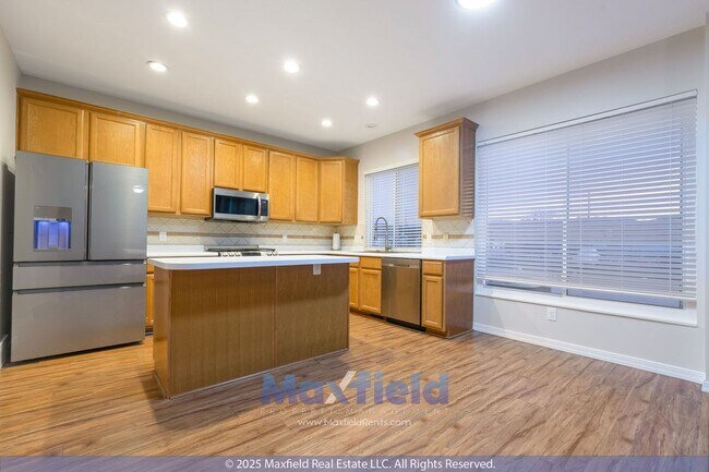 Building Photo - Beautiful 6BD, 3.5BTH, 3GAR Home in Cranberry Hills