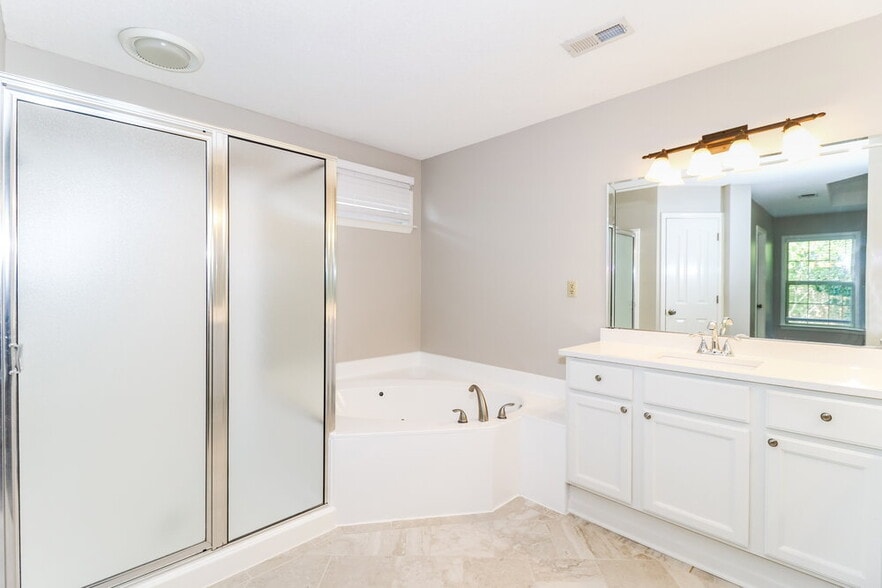 Building Photo - 1518 Appling Wood Cove S