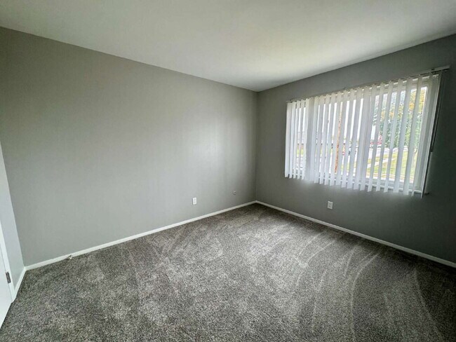 Building Photo - 2 bed| 1 bath