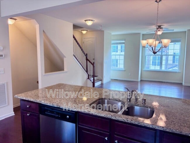 Building Photo - 6025 Kentworth Dr