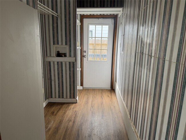 Building Photo - 16885 W Lynbrook