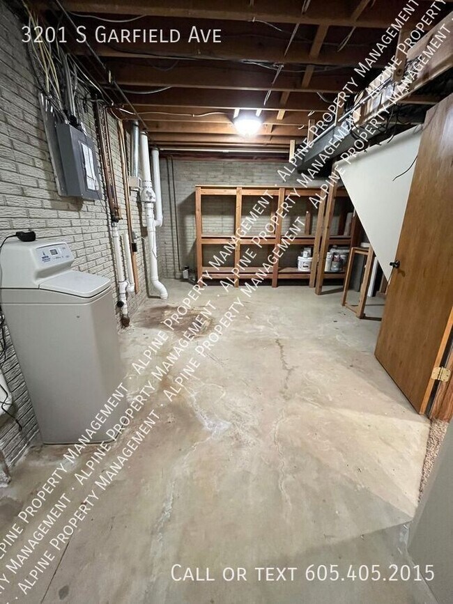 Building Photo - 3201 S Garfield Ave