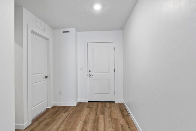 Building Photo - 6743 W Yoke St