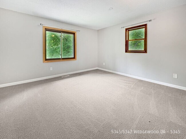 Building Photo - 5345/5347 Wedgewood Dr-5345