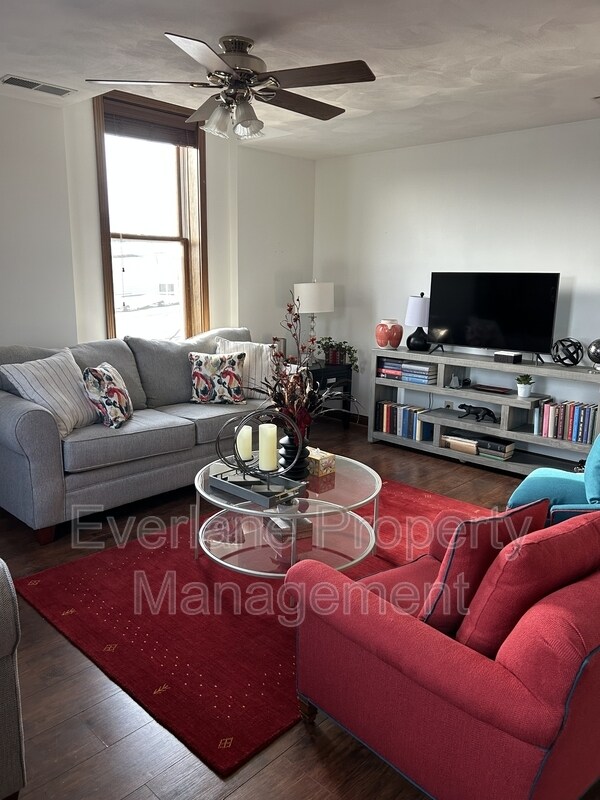 Building Photo - 65 E Cedar St