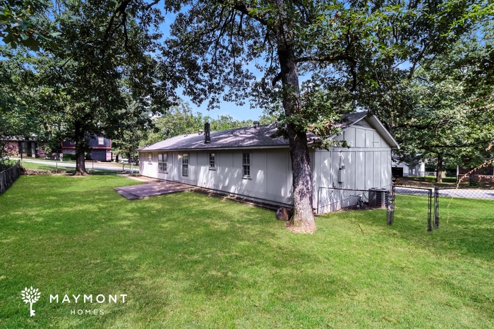 Building Photo - 204 Corkwood Dr