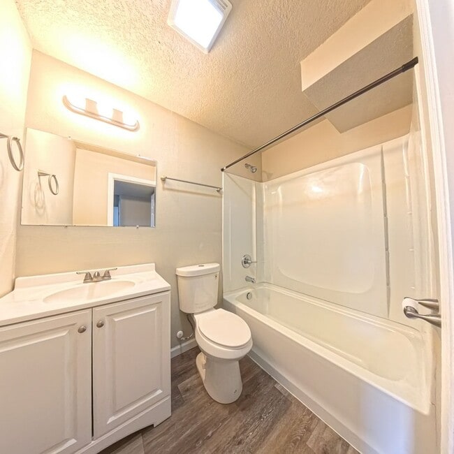 Building Photo - Updated 3 Bedroom 2 Bath Home-Located in Boone, IA