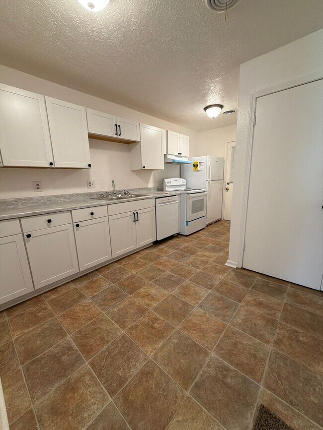 Building Photo - 39-39 Rushwood Dr
