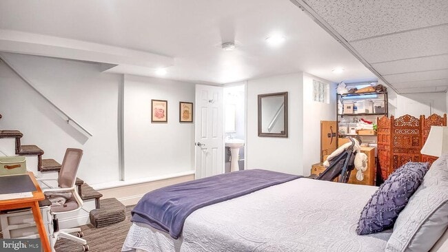 Building Photo - 434 Catharine St