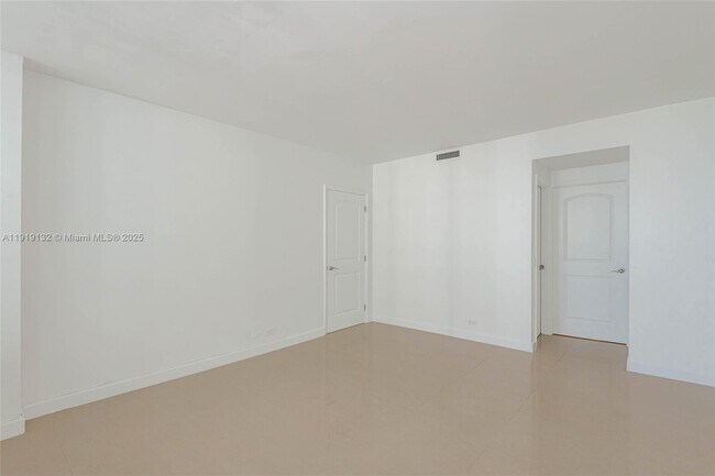 Building Photo - 3505 S Ocean Dr