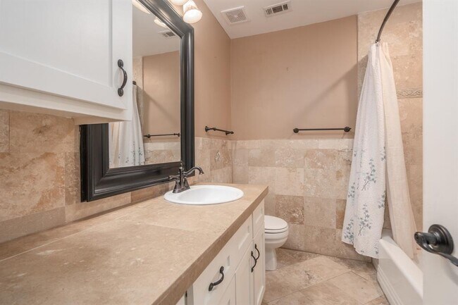 Building Photo - 9423 Highmeadow Dr