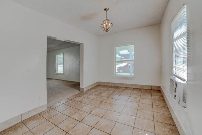 Building Photo - 2 Bedroom 2 Bath Home Near TU!